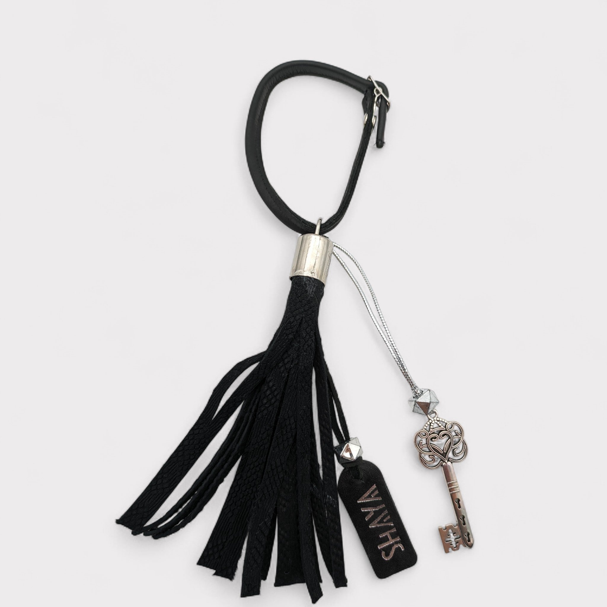 Bijou de sac - noir & charm clef Image principale du produit