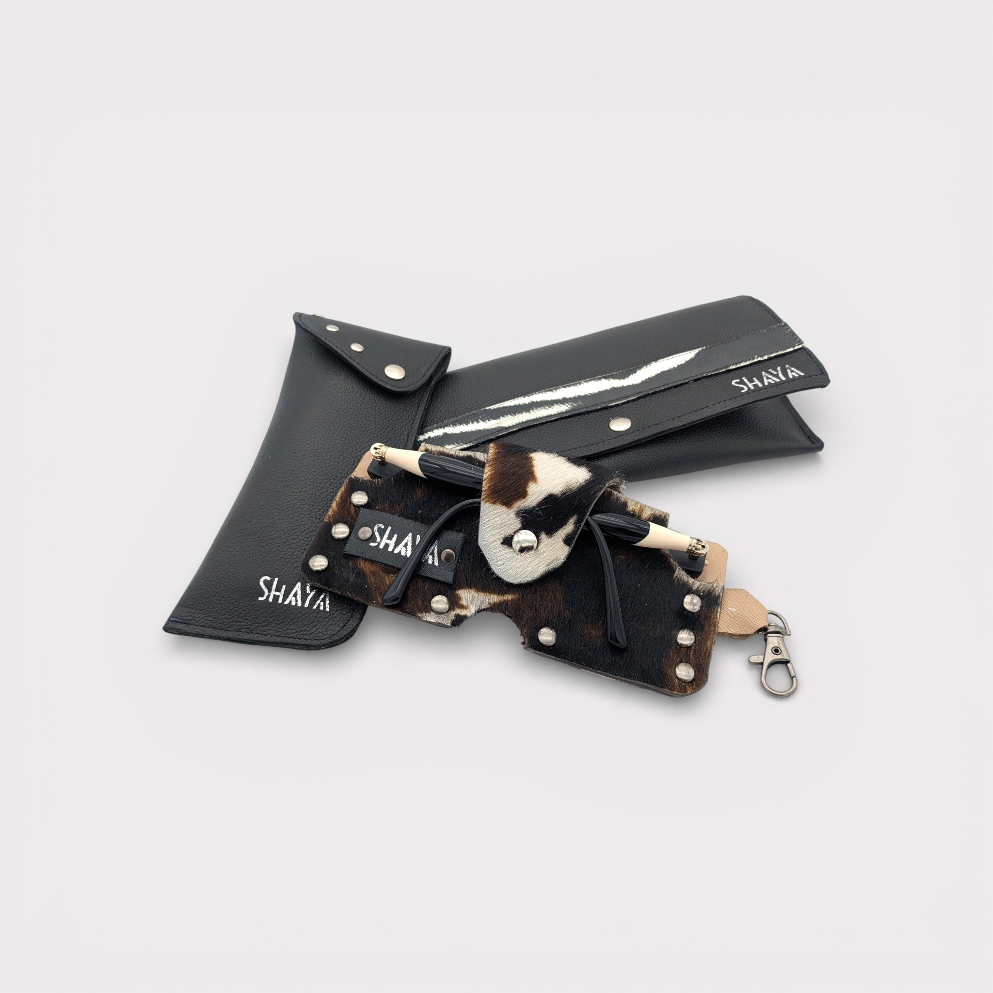 Étui à lunettes - cuir noir & motif zèbre.